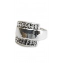 Anillo de plata inflado centro liso borde punteado