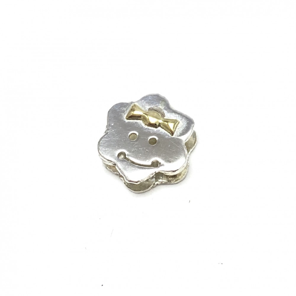 Dije carita flor con moño de oro 10mm