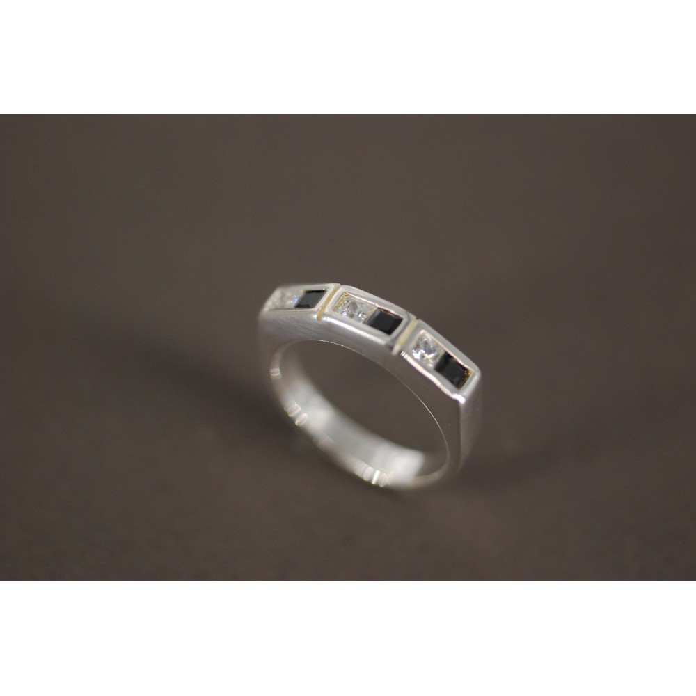 Anillo de Plata con cubic carre negro y blanco